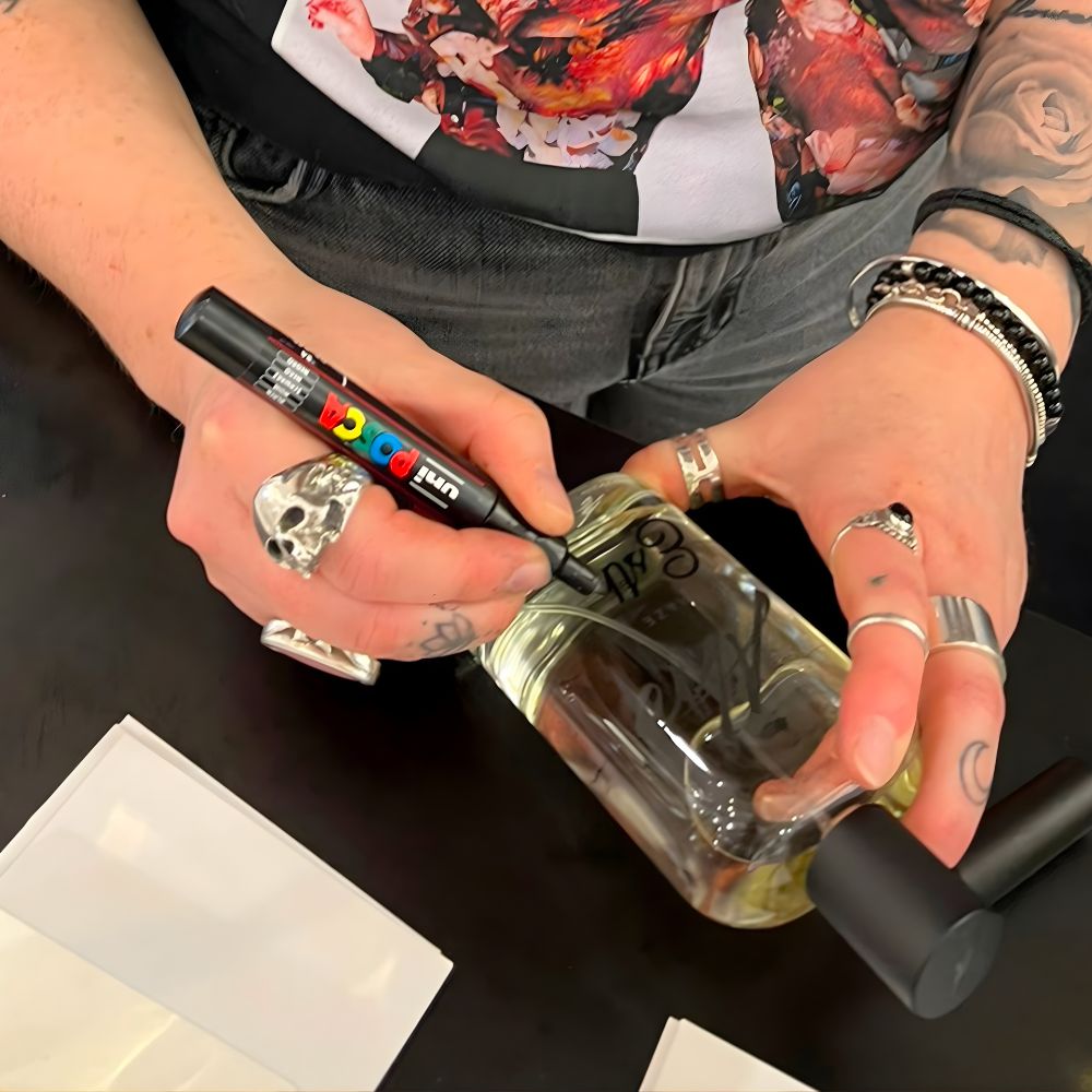 akrofragrances laura scribbles